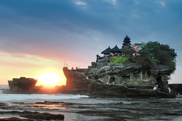 Bali Honeymoon in December 2026: Romantic Villas & Island Guide
